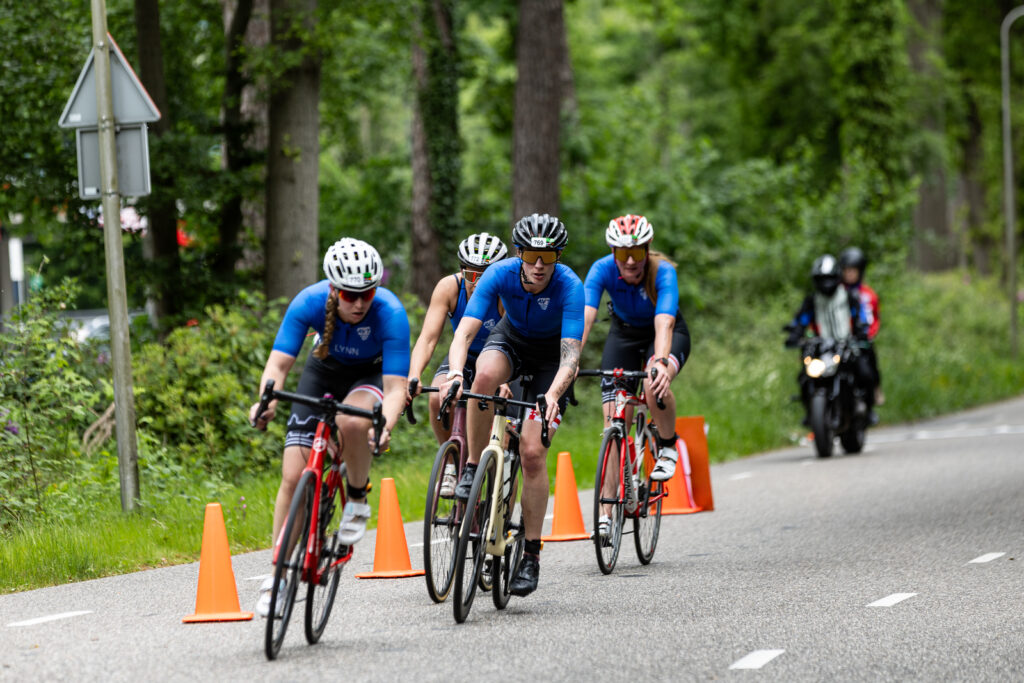 Triatleten van AV Triathlon laten zich gelden bij competitiestart